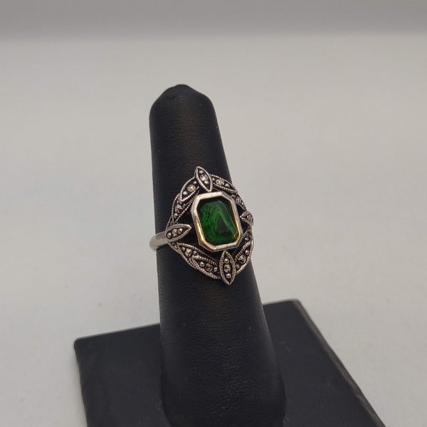 Avon Vintage Green Glass Swirled Stone Ring- Size 6- Silver Tone- Vintage Avon Costume Jewelry- Faux Malachite Ring K#977