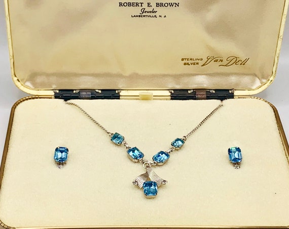 Van shop dell necklace