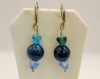 Handgefertigte Blau und Grün Facettierte Glas Perlen Ohrringe Skulpturale Ohrringe