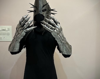 Heksenkoning-pantser, middeleeuws Nazgûl-cosplaykostuum, helm met spikes, handschoenen en cape.