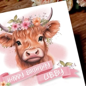Personalisierte Highland Kuh Geburtstagskarte, süße Kuh Karte, Geburtstagsgrüße, Tierliebhaber Karte, individuelle Geburtstagskarte in rosa und Blumen