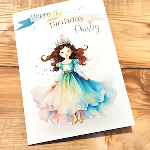 Carte d'anniversaire princesse arc-en-ciel aux cheveux bruns - prénom et âge personnalisés - carte de fête magique pour fille