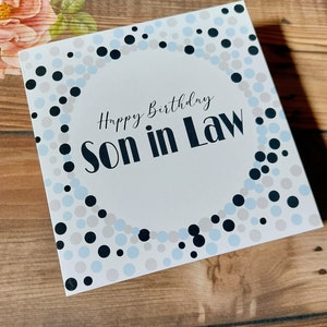 Tarjeta de cumpleaños con lunares para él o ella (yerno, hijo, papá, tío, sobrino) - Tarjeta personalizada moderna en azul y negro