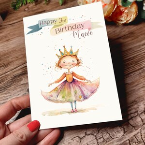 Carte d'anniversaire personnalisée petite princesse. Carte de princesse rousse coquine. Entièrement personnalisé avec n'importe quel âge et nom.