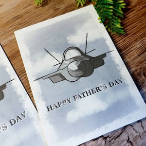 Carte personnalisée de fête des pères sur le thème de l'avion, pour papa, grand-père, grand-père, papa. Conception d'avion de chasse.