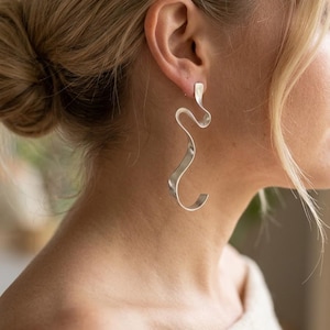 Solid 925 Sterling Silver Rhodium Plated, Sculptural Silver Earrings, Wavy Statement Earrings, Modern Artistic Jewelry Gift