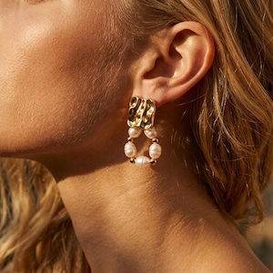 Natural Freshwater Pearl Earrings, 18K Gold PVD Earrings, Gold Drop Earrings, Statement Pearl Earrings, Modern Pearl Jewelry, Elegant Gift