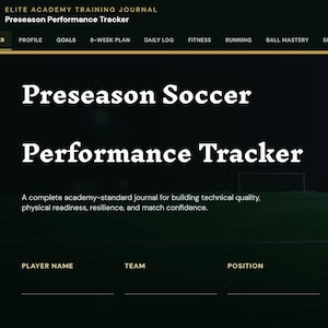 以下が含まれることがあります： 「Preseason Soccer Performance Tracker」と題されたElite Academyトレーニングジャーナル。ダークな背景に白いテキスト、ナビゲーションタブ、選手名、チーム、ポジション、シーズンを入力するためのフィールドが表示されたデジタルインターフェース。