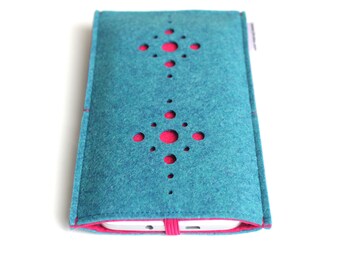 Custom Case Felt for Google Pixel 9, Pixel 9 Pro, Pixel 9 Pro XL, Pixel 9 Pro Fold - Fusion Design- Teal Blue & Hot Pink