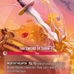 Może przedstawiać: Karta kolekcjonerska zatytułowana The Sword of Shan-Yu przedstawiająca srebrne, faliste ostrze przebijające szklaną kopułę wypełnioną złotymi monetami i czerwonymi klejnotami. Karta zawiera tekst Worthy Weapon, zasady gry oraz numer 219/204 EN 8.