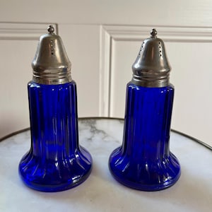Vintage Cobalt Blue Depression Glass Salt & Pepper Shakers – Large 6” Tall -  Art Deco Ribbed Kitchenware with Silver Metal Lids