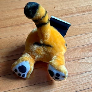 Vintage Garfield – Krushed Kitty by Krushed Kritters (1988) – Cat Trunk Gag Gift - Rare - 1980s Cartoon - Garfield Plush - Car Toy