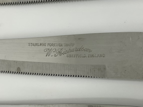 Vintage W Richardson Sheffield England Bakelite Handle Knives Set of Five  Stainless Forever Sharp Steak Knives MCM Kitchen MCM Knives 