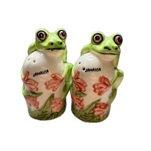 Vintage Jamaica Frog Salt & Pepper Shakers – Ceramic Hugging Frogs Novelty Collectible Kitchen Decor