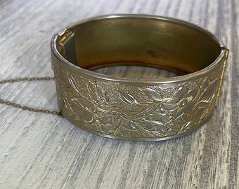 Vintage Nouveau Hinged Bangle Bracelet Floral Etching Romantic Victorian style Chic Accessory Timeless Accessory Vintage Bangle Bracelet