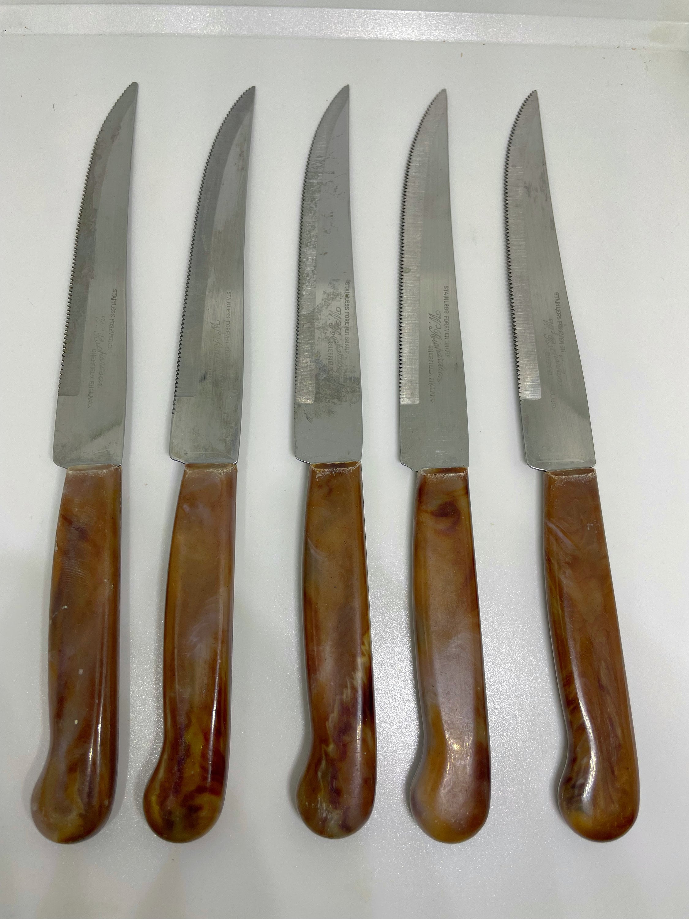 Vintage W Richardson Sheffield England Bakelite Handle Knives Set of Five  Stainless Forever Sharp Steak Knives MCM Kitchen MCM Knives 