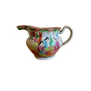 Vintage Famille Rose Porcelain Gravy Boat: Hand-Painted Chinese Saucier