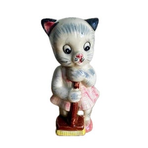 Mid-Century Anthropomorphic Cat Figurine: Retro Kitsch Decor