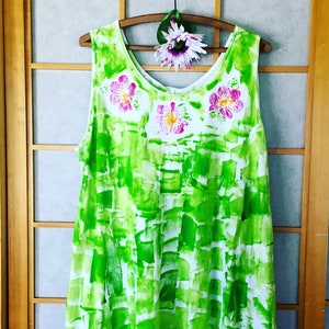 Hibiscus lei on green cotton tunic.
