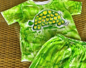 Hawaii Kauai Kids Turtle Shirt Hand Painted Cotton T Shirt Turtle Shirt Best seller Hawaii Baby Shower Birthday gift 6 mo - 6/8