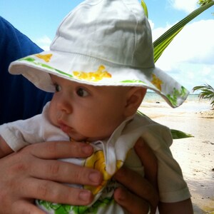 Chapeau de soleil pour enfant Chapeau de plage pour bébé Chapeau pour tout-petit Chapeau de plage Kauai Hawaii Chapeau peint à la main image 3