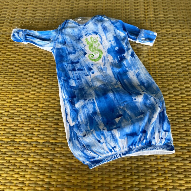 Gecko sleep sack on blue