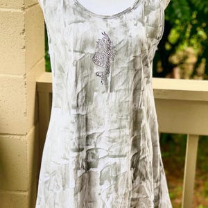 Gray with dragon motif