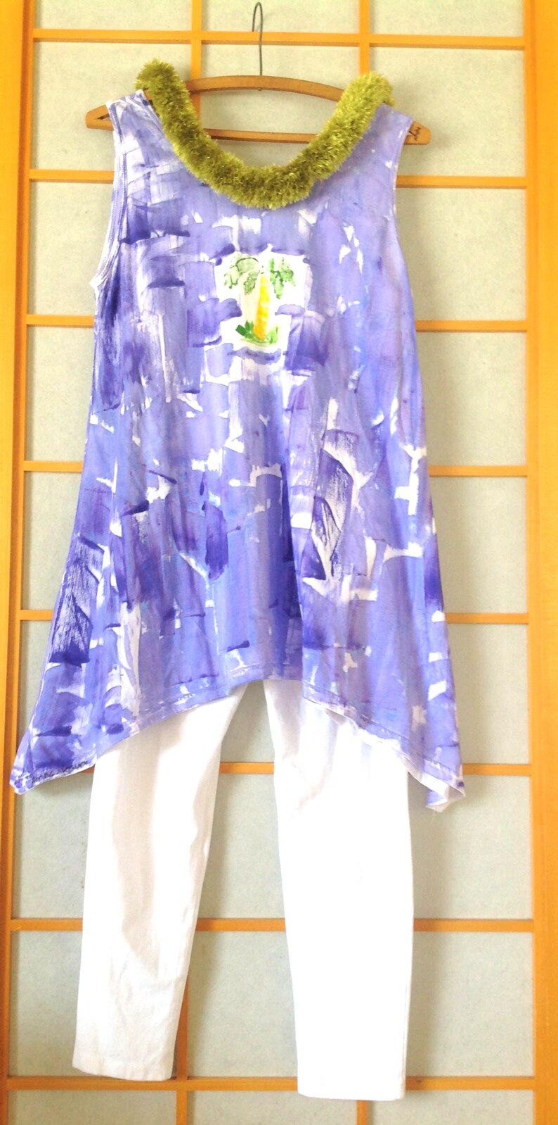Palm tree on periwinkle (lei no included)