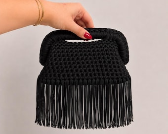 Individuell gestaltbare Häkelclutch mit Fransen (Farben wählbar)
