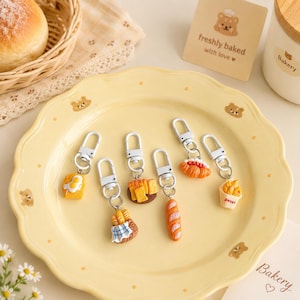 Mini nyckelring med bageri, simulerad matpåse-berlock, hänge med croissant-baguette-toast, kawaii-matnyckelring