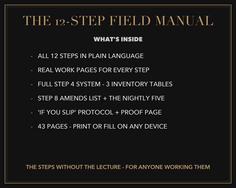 Op de afbeelding: Een zwart digitaal document getiteld THE 12-STEP FIELD MANUAL met gouden tekst. Het bevat een lijst met inhoud, waaronder 12 stappen in begrijpelijke taal, werkpagina's, een systeem voor stap 4, een lijst voor stap 8 en 43 printbare pagina's.