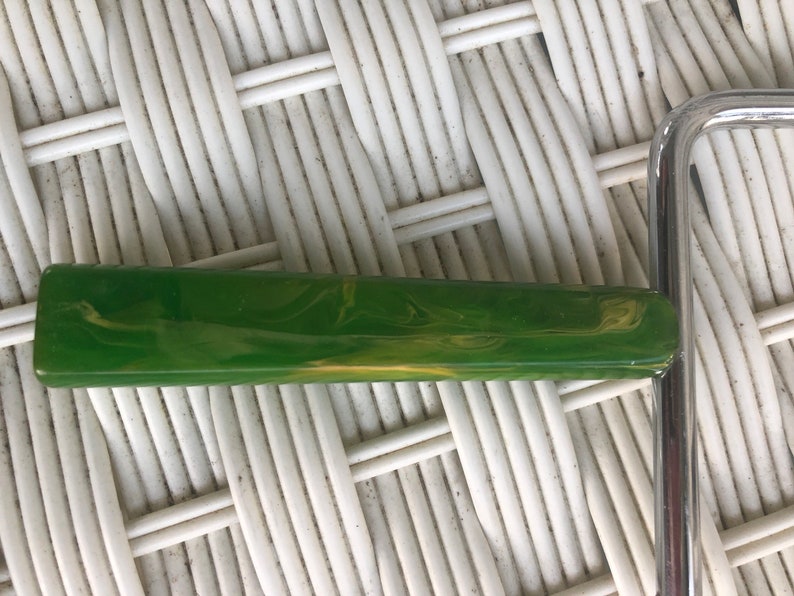 Made by C.JSchnider Mfg About 7-14 in long Nice Beautiful vintage green bakelite handled cheese slicer from approx 1940s
