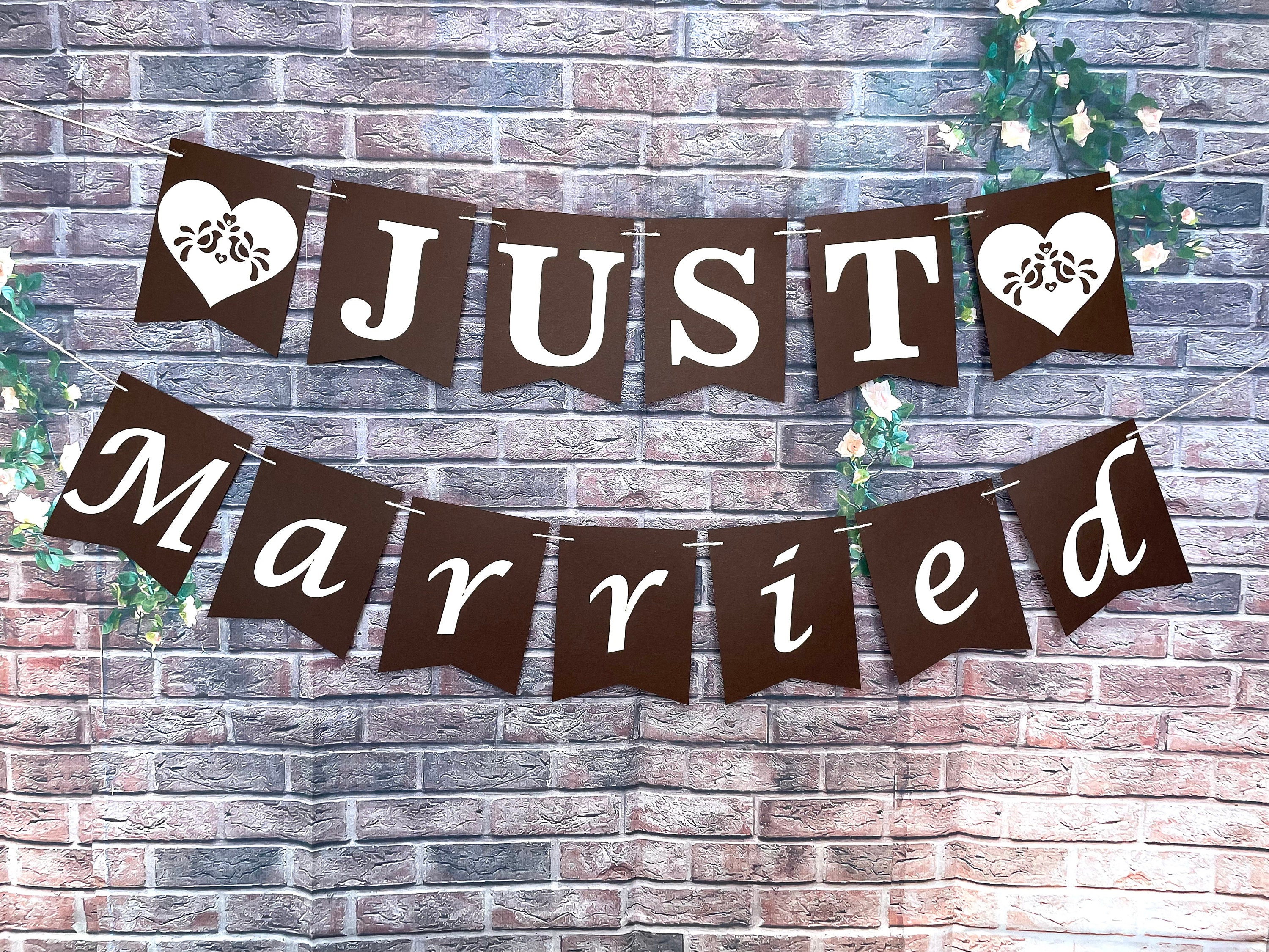 Just Married Wedding Bunting White Wedding Banner Car Decoration Wedding  Venue Decor Mr & Mrs Red Banner Photo Prop 