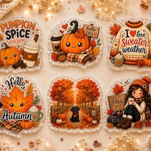 Op de afbeelding: Zes decoratieve acrylstickers met herfstthema's: een pumpkin spice latte, een lachende pompoen, een trui met de tekst I love sweater weather, een esdoornblad met Hello Autumn, een zwarte hond in een bos en een persoon met de tekst am a fall girl.
