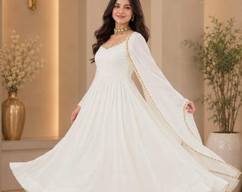 Abito Anarkali Kurti bianco firmato con dupatta, completo da sposa pronto da indossare, abito lungo svasato.