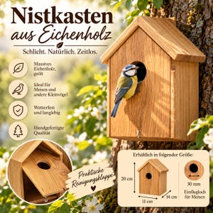 Op de afbeelding: Een vogelhuisje van eikenhout met een zadeldak en een rond invlieggat. Het vogelhuisje is 20 cm hoog, 11 cm breed en 14 cm diep, met een invlieggat van 30 mm. Het is voorzien van een reinigingsklep en een afbeelding van een pimpelmees.
