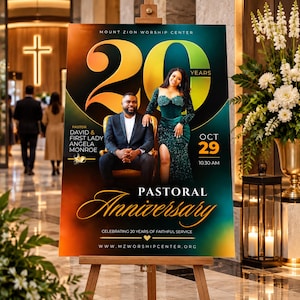 Op de afbeelding: Een rechthoekig evenementenbord op een houten ezel met een grote gouden 20, een foto van een man in pak en een vrouw in een groene jurk, en tekst met Mount Zion Worship Center, Pastor David & First Lady Angela Monroe, Oct 29, 10:30 AM.