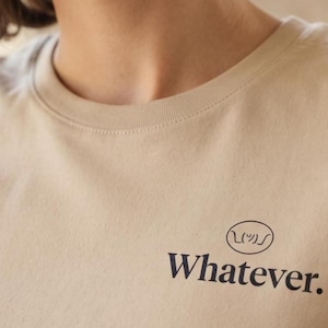 Whatever T-Shirt, Minimalist Aesthetic Shirt, Shrug Emoji Top, Damen Herren Unisex Shirt, Baumwolle Shirt, Lustiges Statement Shirt