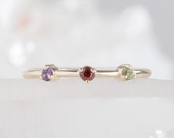 Anel delicado com três rubis, pedra do mês de nascimento, corte redondo, em prata de lei 925, feito à mão, para toda a família, presente personalizado.