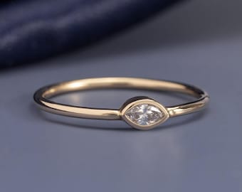 Anel solitário em prata de lei 925 com moissanita em lapidação marquise, cravação em bisel, anel de compromisso minimalista e empilhável, joia ideal para presente de casamento.
