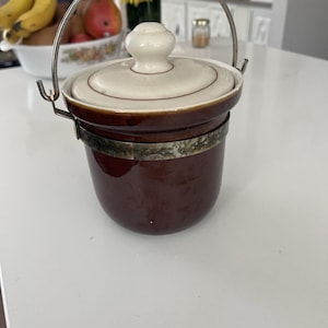 zabytkowa ceramika Hall Pottery Bean Pot 473-H Brązowa glazura. **odprysk