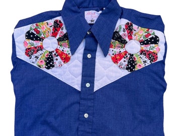 Vintage 1970s Quilted Western Shirt mens size medium small cowboy buttoned collared shirt with flower appliqué gender neutral womens