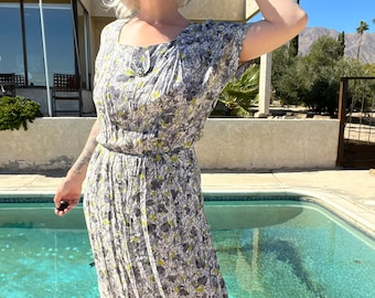 Romantic Vintage Lightweight Sheer Floral Print Dress size small medium gray and yellow cinched waist with rhinestone button