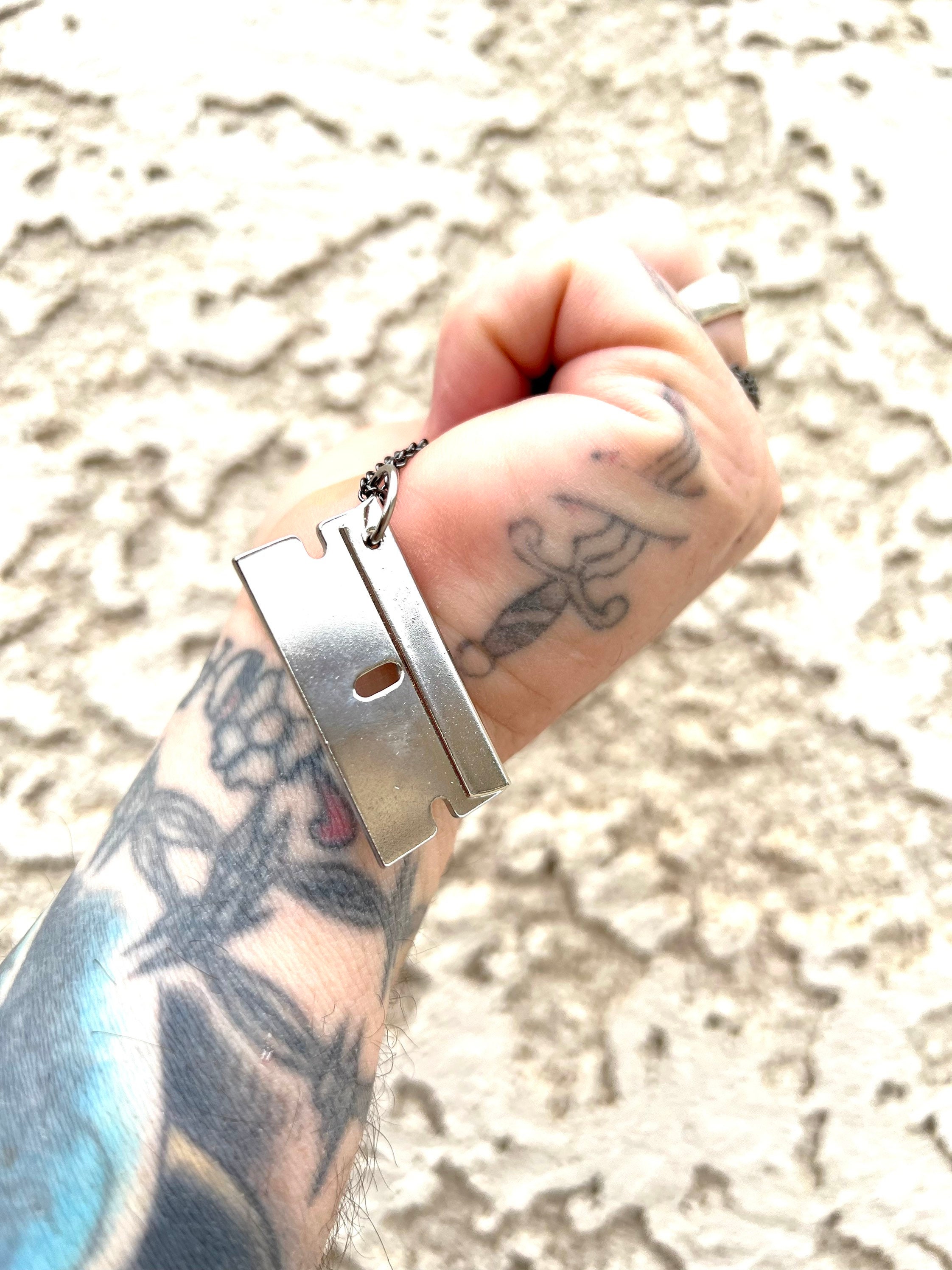 【ANOTHERYOUTH】関税/送料込み blade necklace (silver 925) Silver Razor Blade Necklace on Gunmetal Black Chain Jewelry