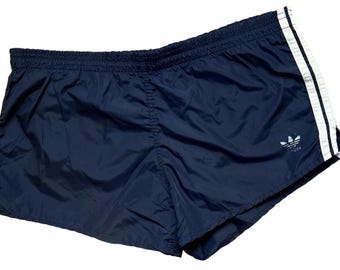 1980s Adidas Shorts men’s size medium large above the knee