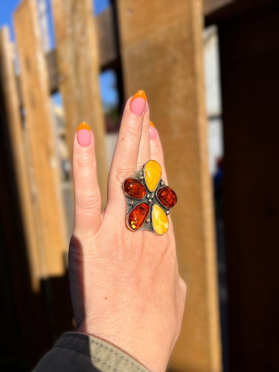 Big 1970s Baltic and Honey Amber Ring flower boho… - image 2