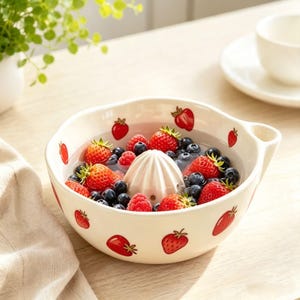 Ciotola in ceramica per lavare la frutta, scolapasta in terracotta fatto a mano, ciotola autorotante per risciacquare la frutta, decorazione da cucina a forma di fragola, regalo per l'inaugurazione della casa