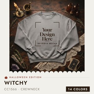 Peut inclure: Un sweat-shirt à col rond gris clair avec une impression graphique noire au centre portant le texte Your Design Here et SETPIECE MOCKS dans un cadre rectangulaire. Le vêtement a des manches longues, un col côtelé et des poignets côtelés.