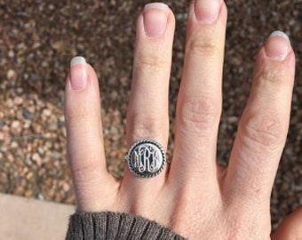 Sterling Silver Monogrammed Ring Round with Rope Edge