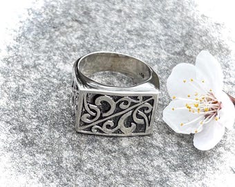 Scroll Pattern Ring in Sterling Silver